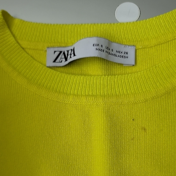 Vibrant Yellow Sleeveless Top - Picture 2 of 2